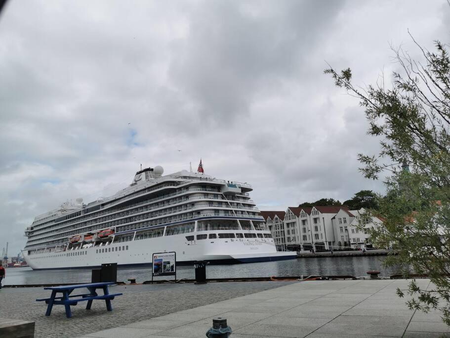 Nice 1-Bedroom Apartment In Heart Of The City Stavanger Esterno foto