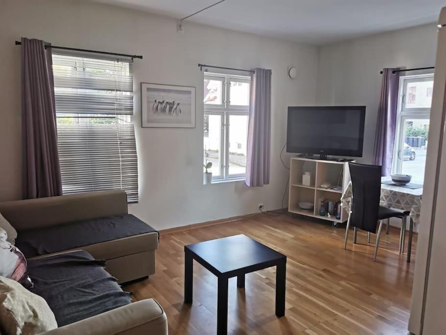 Nice 1-Bedroom Apartment In Heart Of The City Stavanger Esterno foto