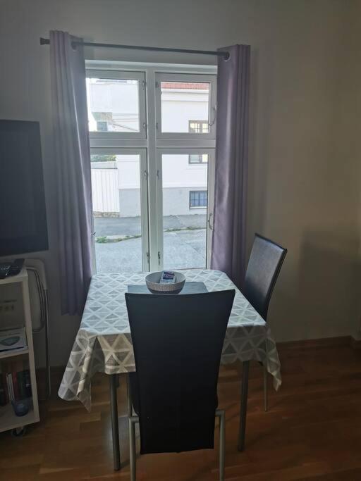 Nice 1-Bedroom Apartment In Heart Of The City Stavanger Esterno foto