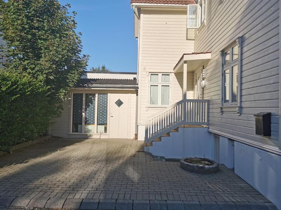 Nice 1-Bedroom Apartment In Heart Of The City Stavanger Esterno foto