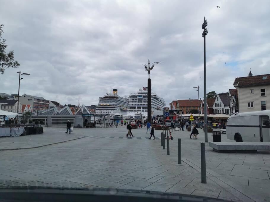 Nice 1-Bedroom Apartment In Heart Of The City Stavanger Esterno foto